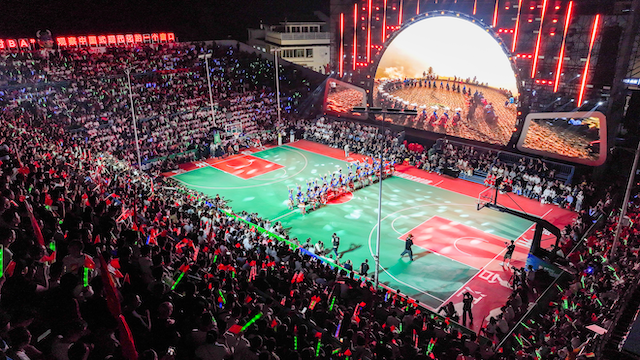 2025年10月12日，大地流彩·2025年全国和美乡村篮球大赛（村BA）总决赛在贵州省黔东南州台江县台盘村火热开赛。农业部农村社会事业促进司供图