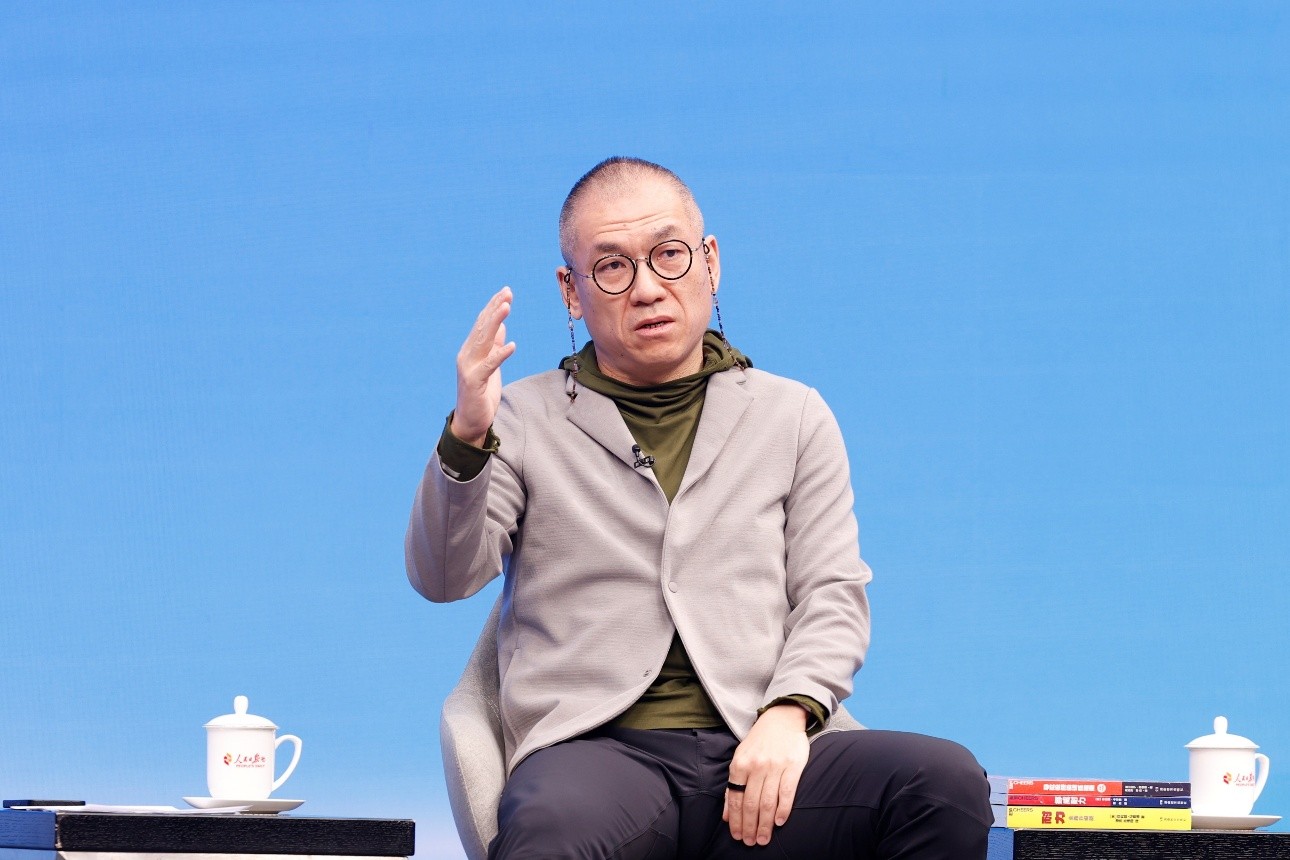 访谈嘉宾:中国体育报业总社新体育网专职编委、高级记者谭杰(2016年马拉松十大跑步人物)