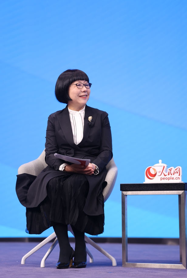 访谈主持人:中国马拉松年度人物,人民网副总裁、研究院院长唐维红