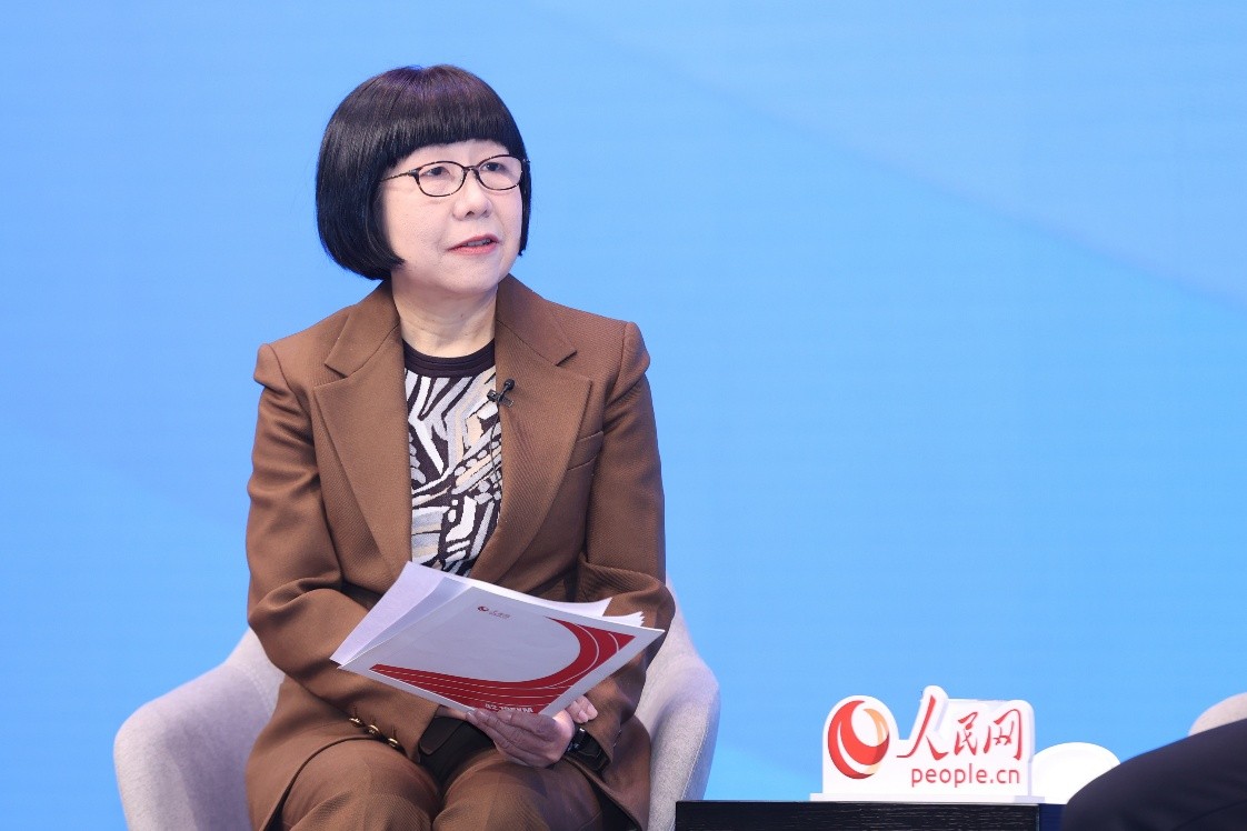 访谈主持人：中国马拉松年度人物，人民网副总裁、研究院院长唐维红