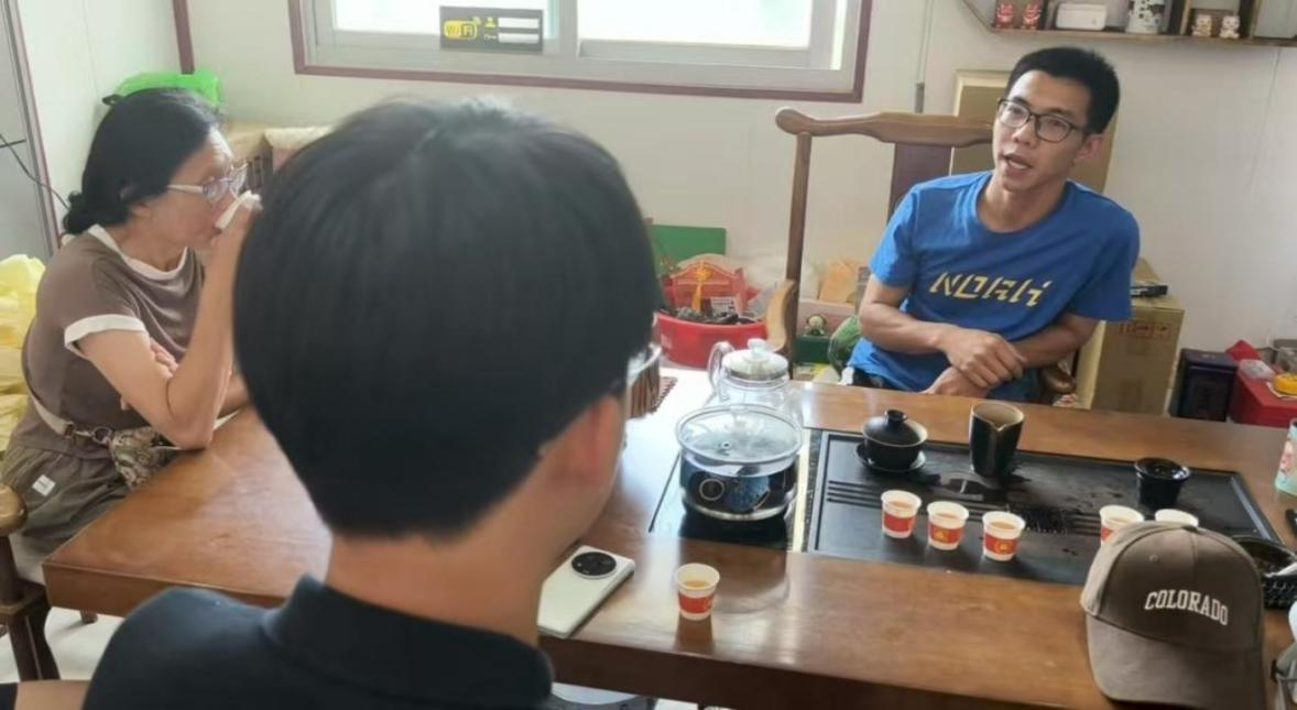 图 3 与青年台胞在特产商店访谈记录