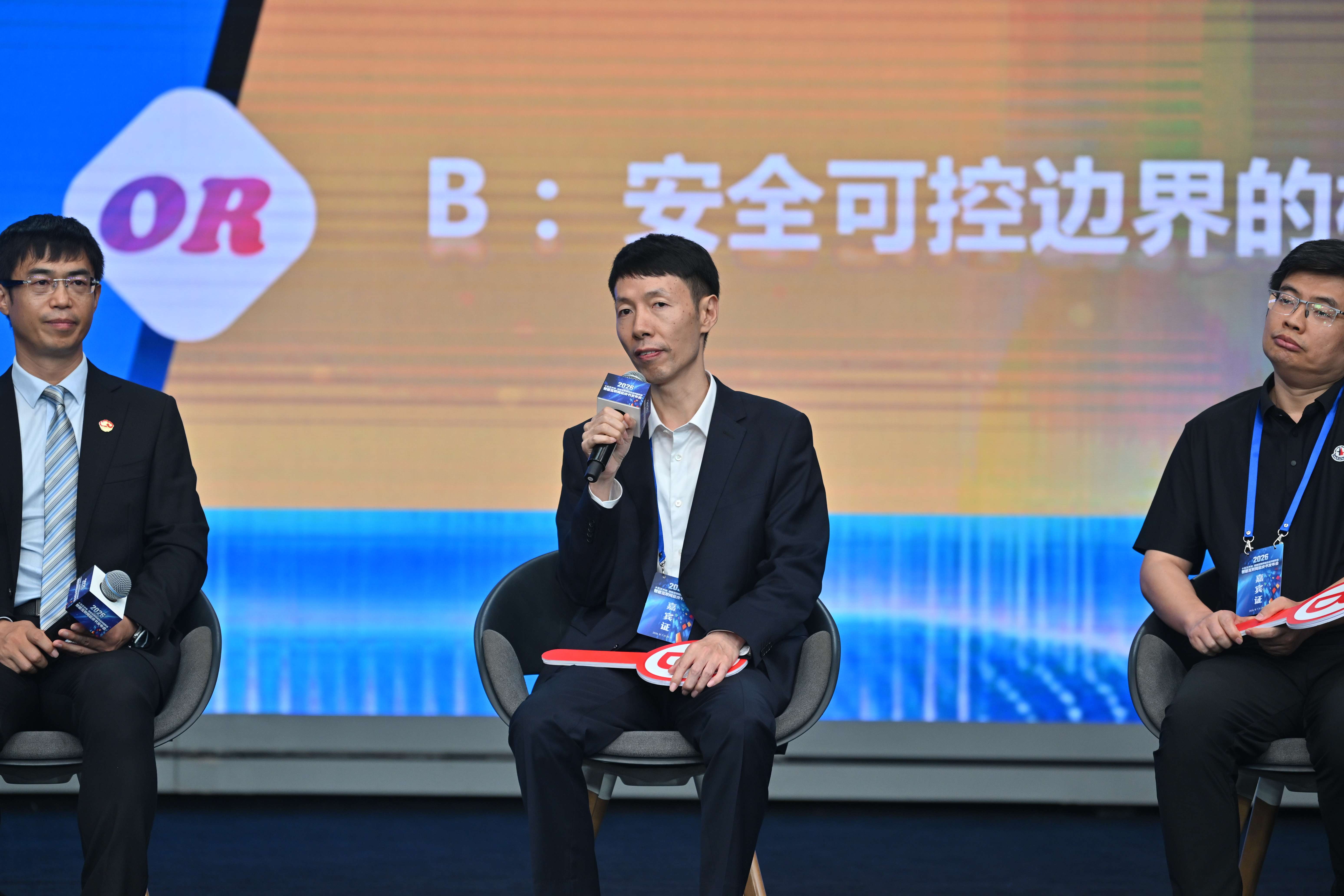 南方电网云南电网公司电网规划中心党总支书记王兴刚在“大咖的选择”环节发言