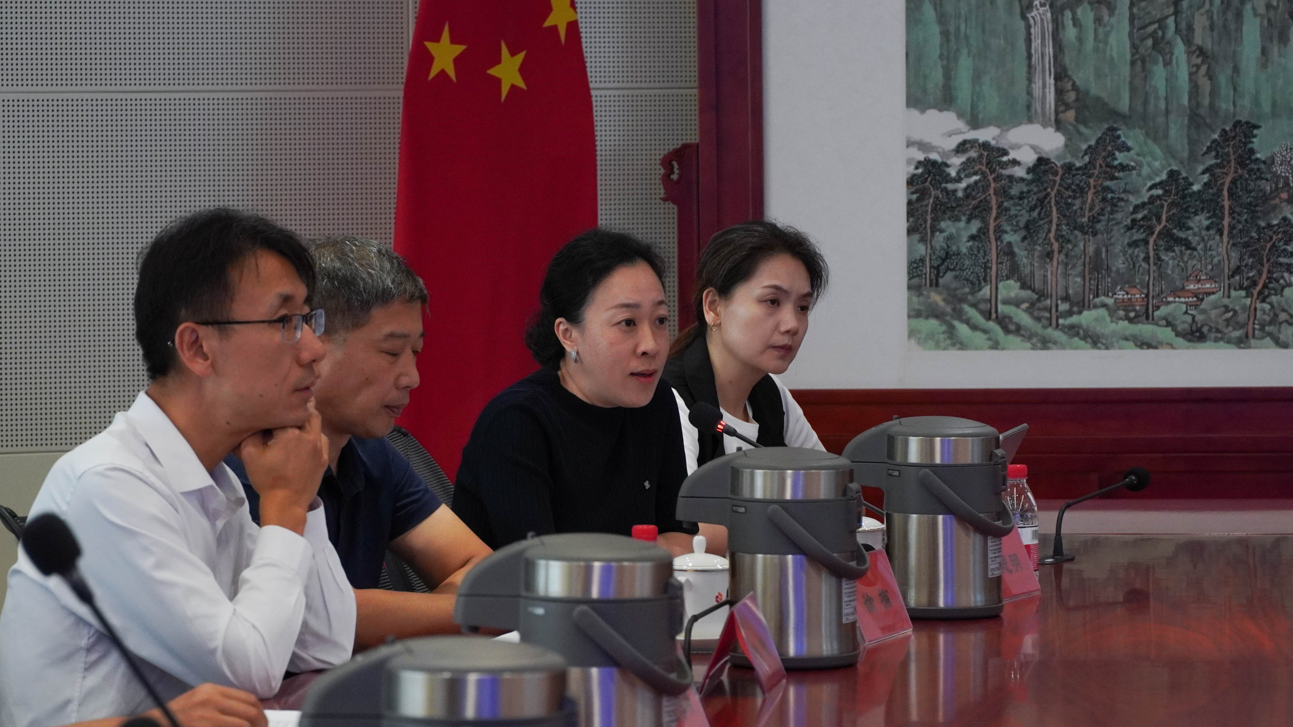 研讨会现场嘉宾发言